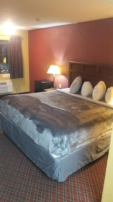 Hotel 2 Queen Beds Hotel Room 229 Wi-Fi Hot Tub Booking Stillwater Exterior foto